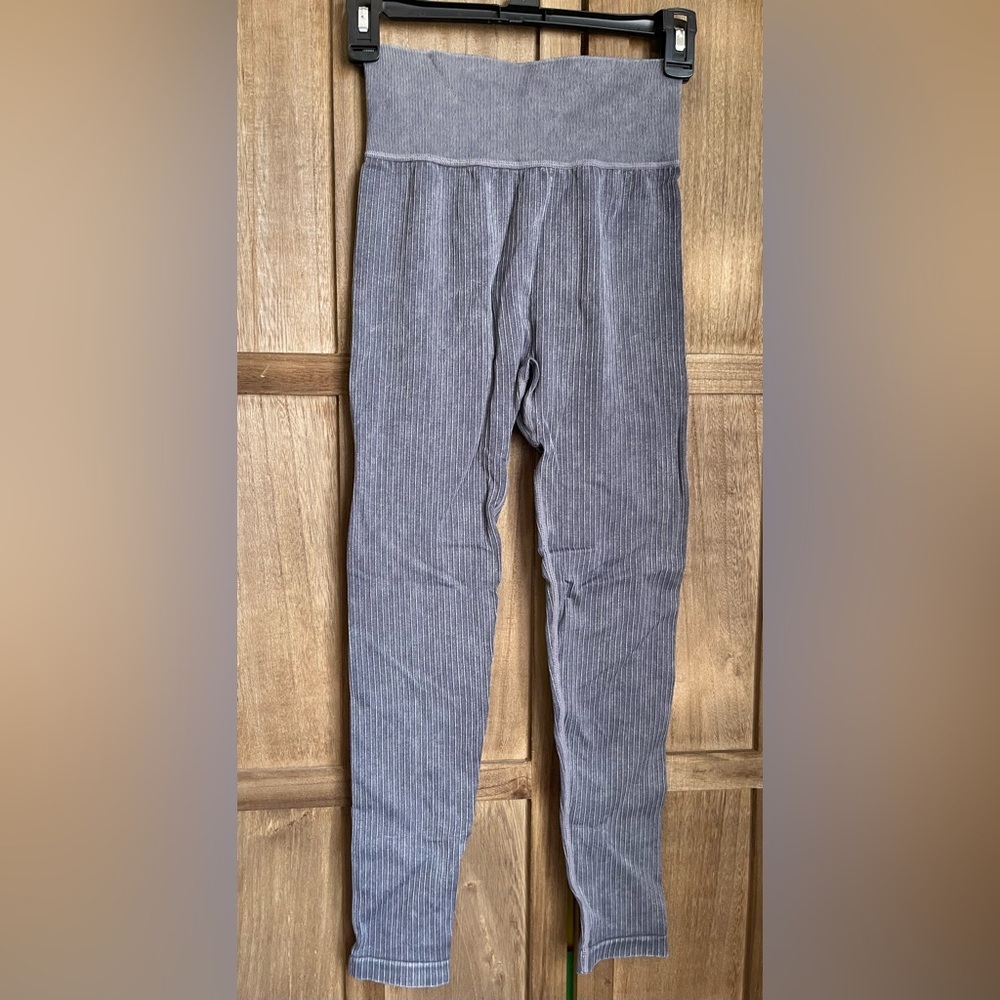 AURA Ribbed Leggings.